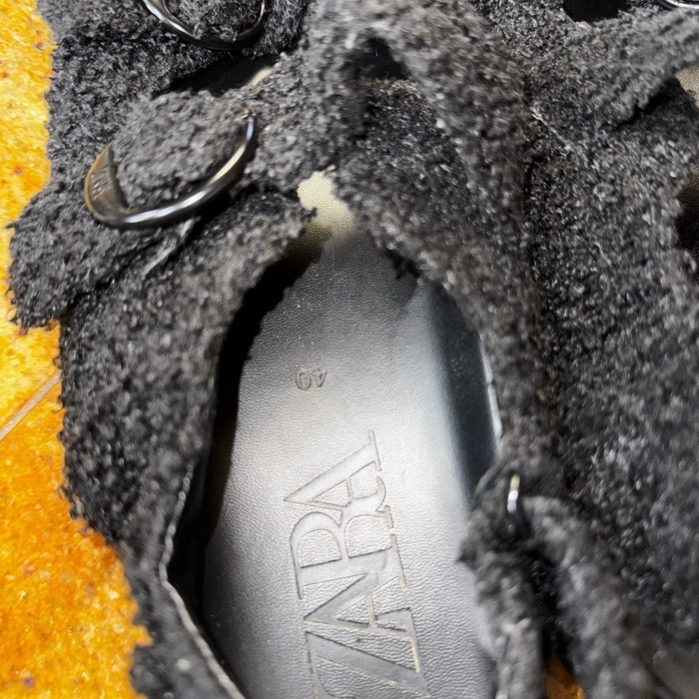 Zara Black Sherpa Fleece Double Buckle Sandals Women’s US 9/ EU 40 - Picture 8 of 10